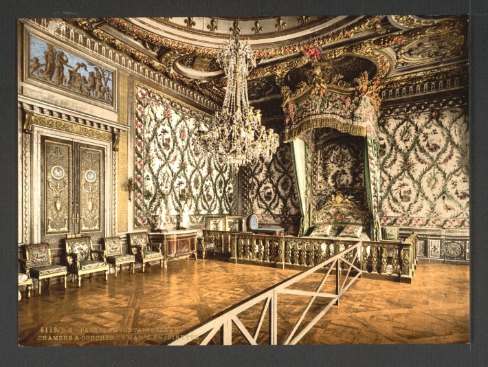 Bedroom of Marie Antoinette in the Fontainebleau Palace. As Kant translator Wener Pluhar notes, "designs à la grecque" referred to the neoclassical style of decoration fashionable during the reign of Louis XVI. Marie Anroinette's bedroom offers an example of this style in decor. Note the posh wallpaper.